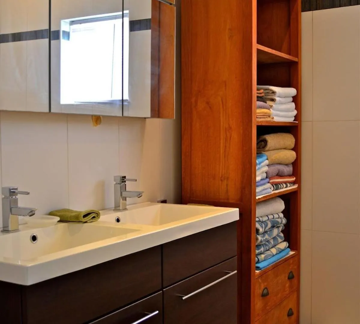 Parrot Villa - Stunning Vacation Home Near Eagle Beach Palm Beach Aruba