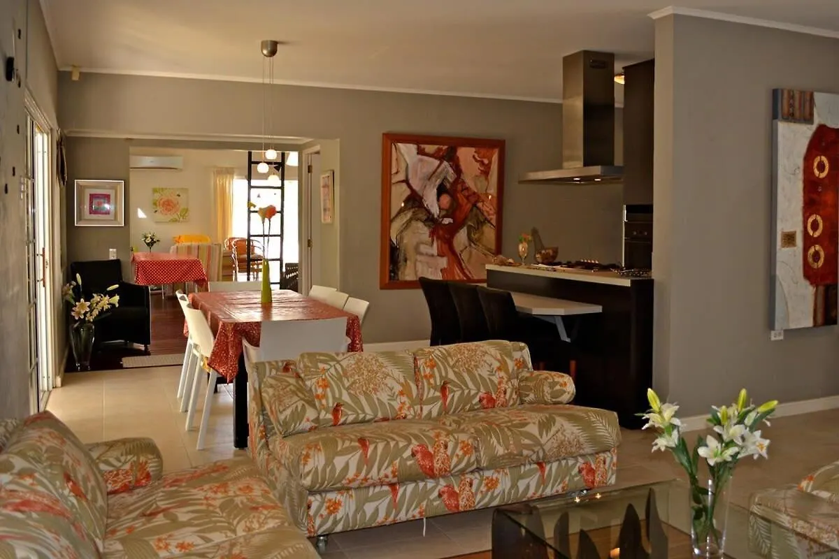 Parrot Villa - Stunning Vacation Home Near Eagle Beach Palm Beach Aruba