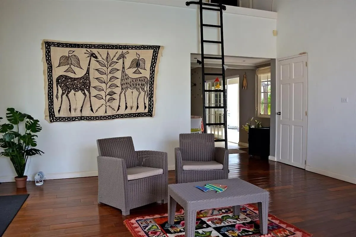 Parrot Villa - Stunning Vacation Home Near Eagle Beach Palm Beach